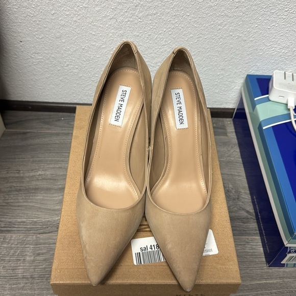 Steve Madden Women's Classie Pointed Toe Stiletto Pumps - Picture 3 of 6